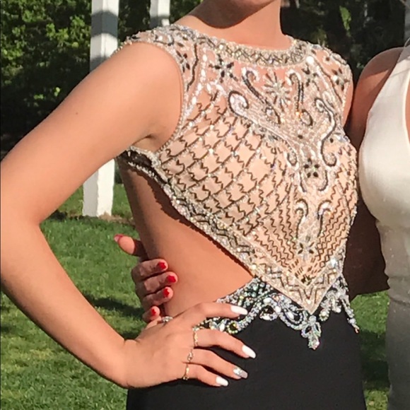 PROM DRESS - Picture 5 of 6